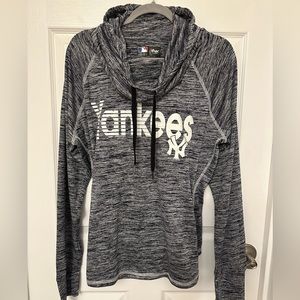 Yankees 4 Her long sleeve polyester hooded shirt size XL